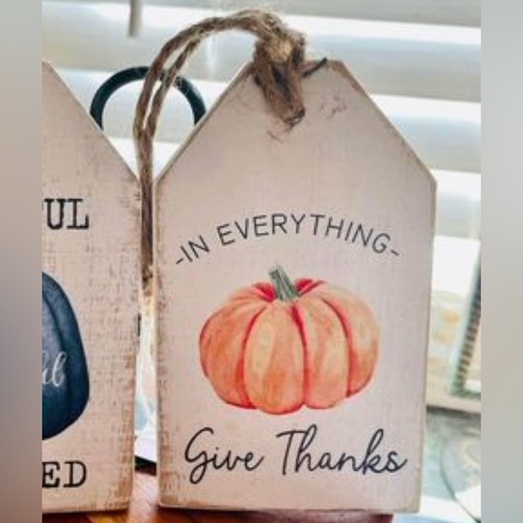 *In Everything Give Thanks Pumpkin Wood Tag - Picture 5 of 6